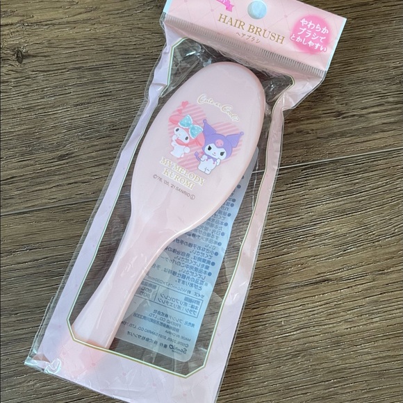 KUROMI & MY MELODY-NWT Hair Brush - Picture 5 of 11